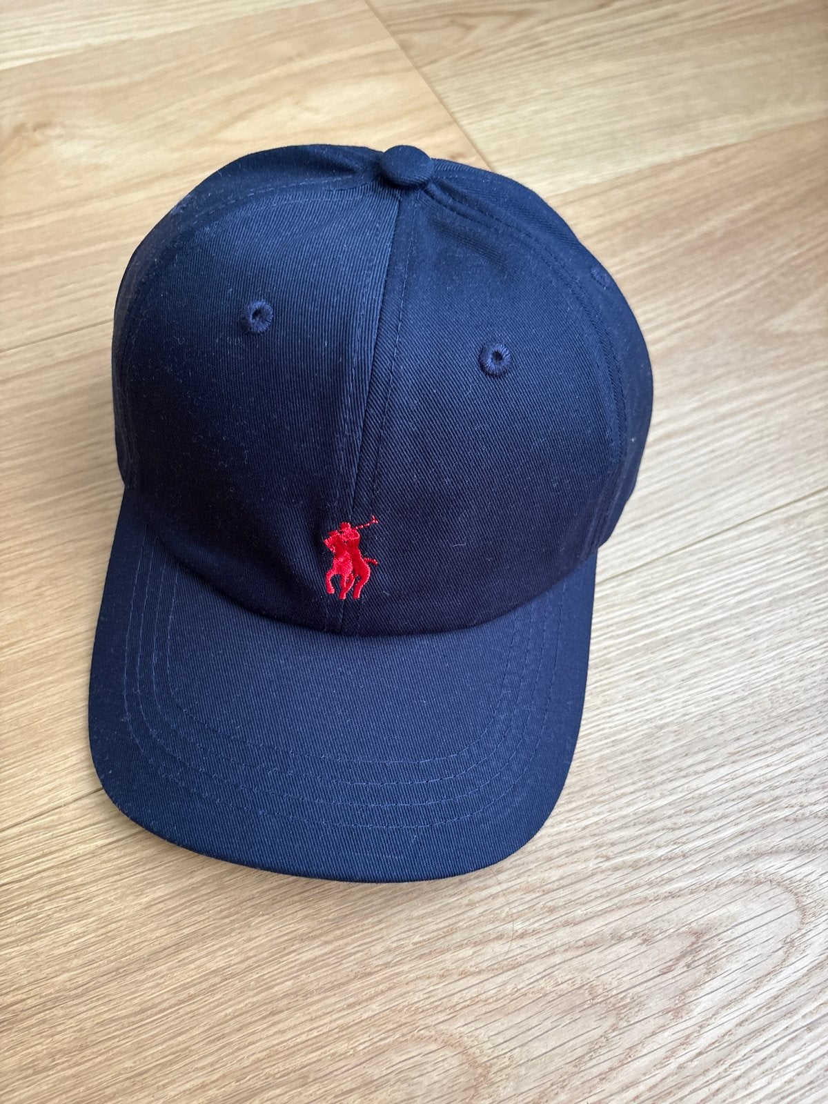 Polo Ralph Lauren pet - Donkerblauw met rood logo, Kleding | Heren, Hoeden en Petten, Verzenden, Zo goed als nieuw, One size fits all