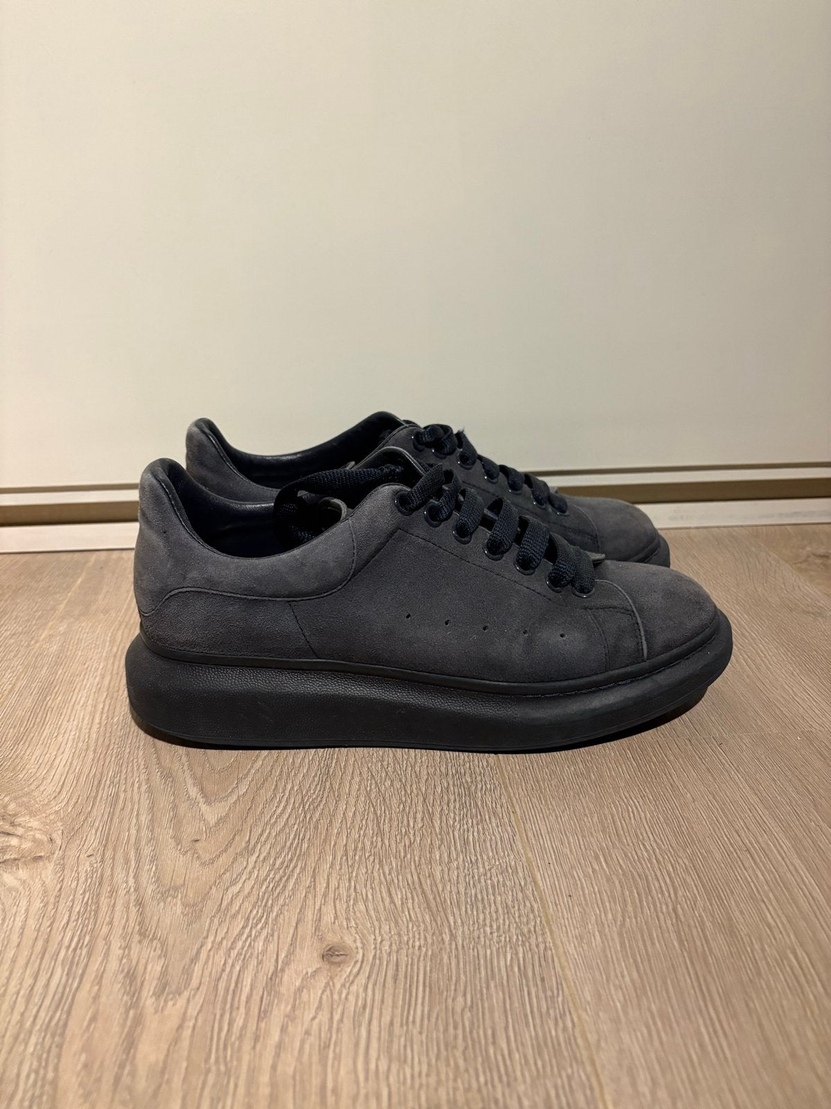 Alexander McQueen sneakers - Maat 42, Kleding | Heren, Ophalen of Verzenden, Gedragen, Zwart, Sneakers of Gympen