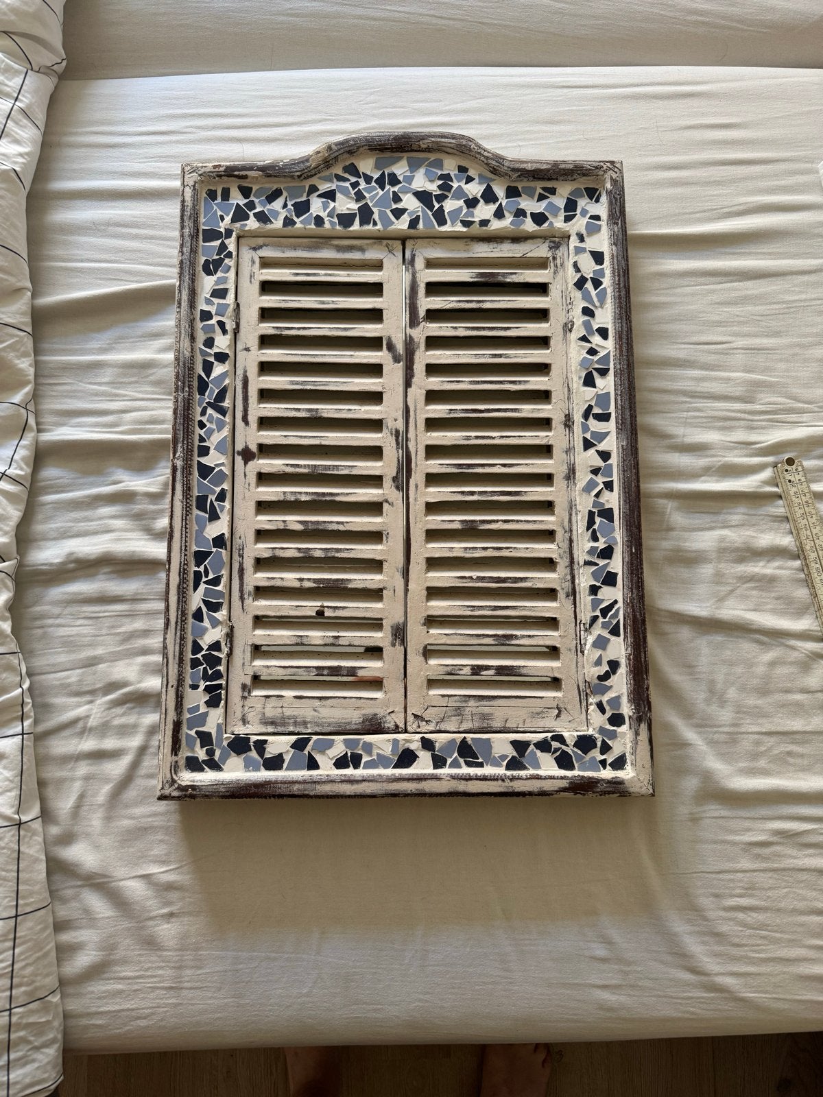 Decoratieve spiegel met luiken en mozaïekrand, Ophalen, Gebruikt, Minder dan 100 cm, Rechthoekig