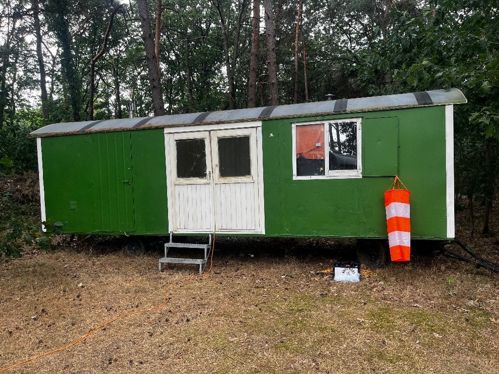 Keet op wielen met inboedel, 6 bedden, tv & verwarming, Ophalen, Gebruikt