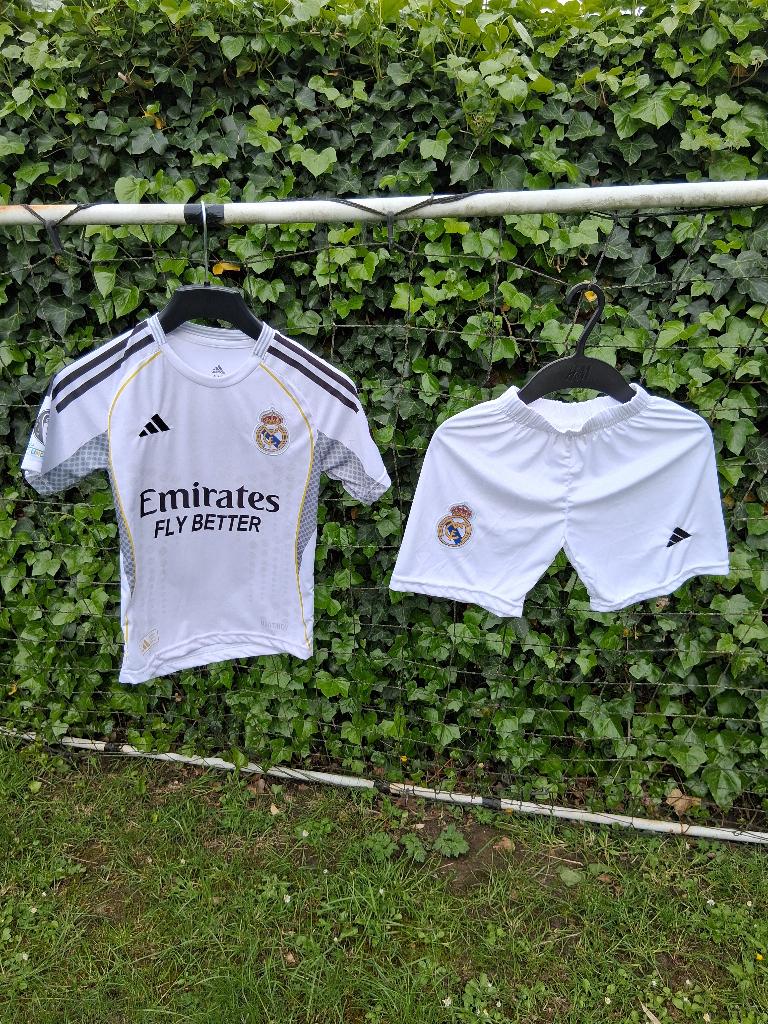Real madrid voetbaltenue/M bappe -140/Nieuw, Maat XS of kleiner, Ophalen of Verzenden, Nieuw