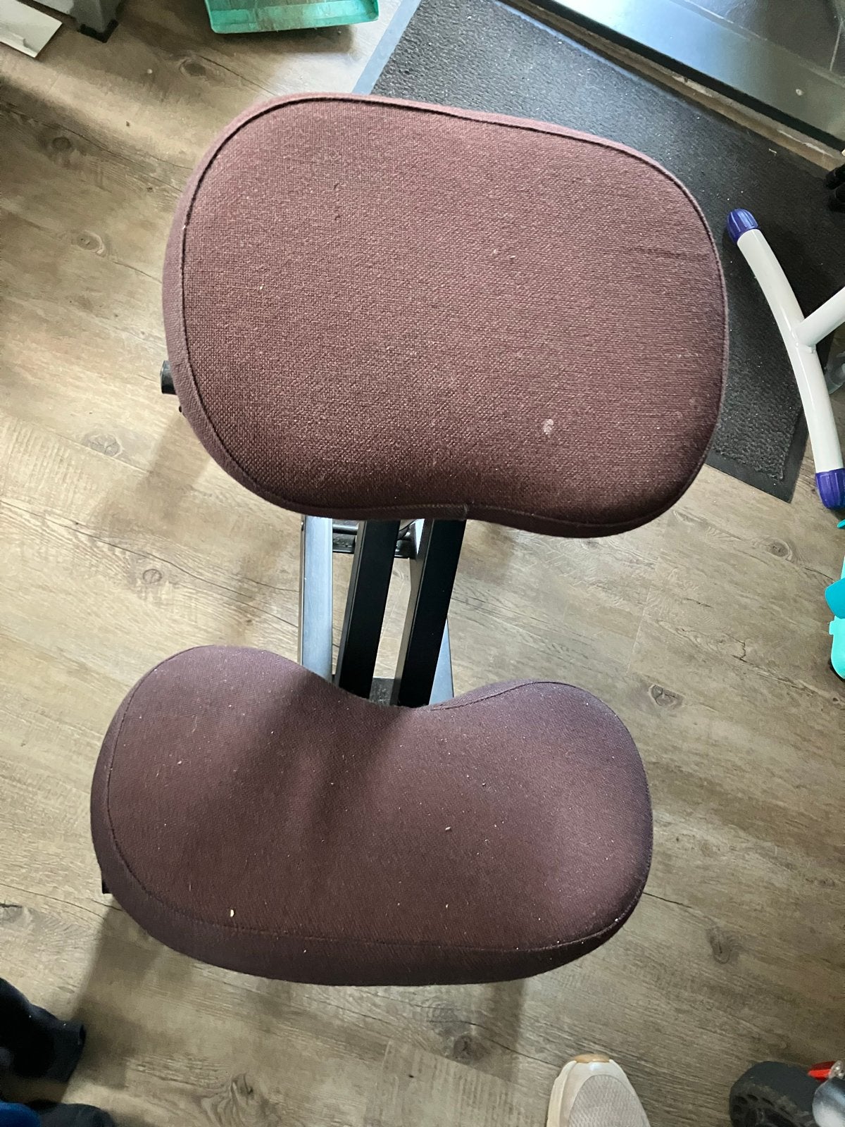 Ergonomische kniestoel - Bruin, Ophalen, Gebruikt, Bruin, Eén