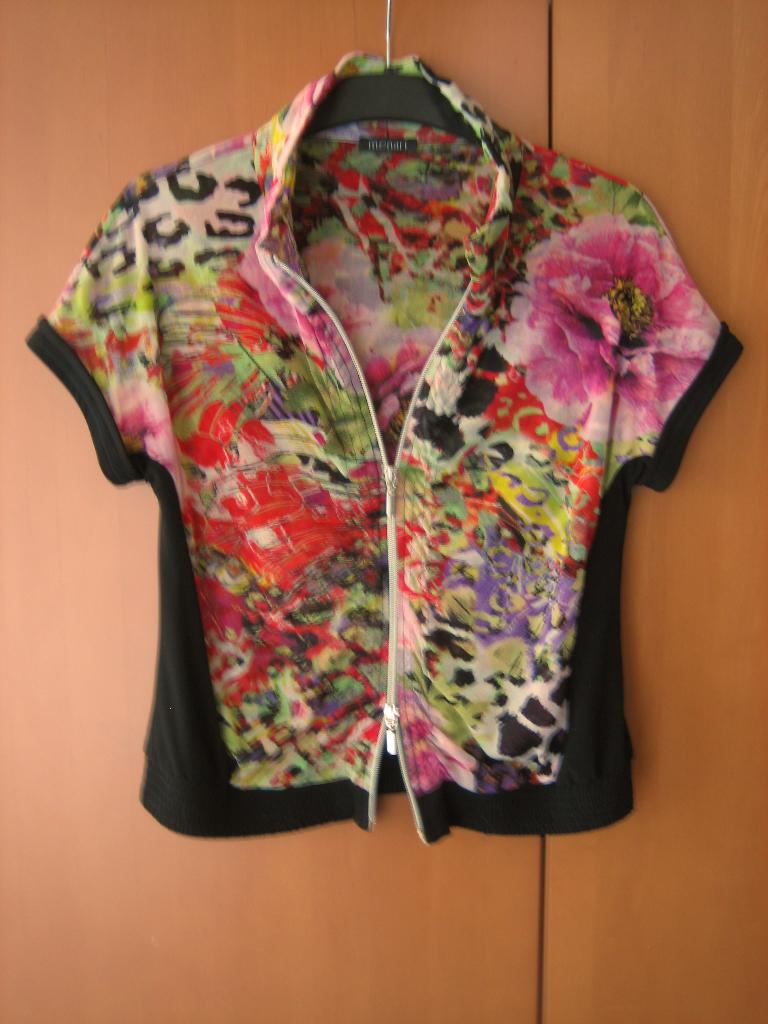 Prachtig fleurig vestje met korte mouw MONARI D40 snazzeys, Kleding | Dames, Maat 38/40 (M), Overige kleuren, Nieuw, Verzenden