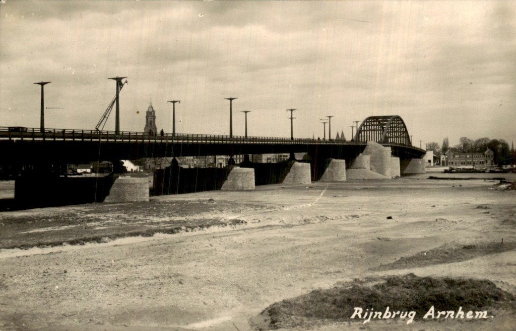 Arnhem - Rijnbrug - panorama van brug en pijlers, Ophalen of Verzenden, 1920 tot 1940, Ongelopen, Gelderland