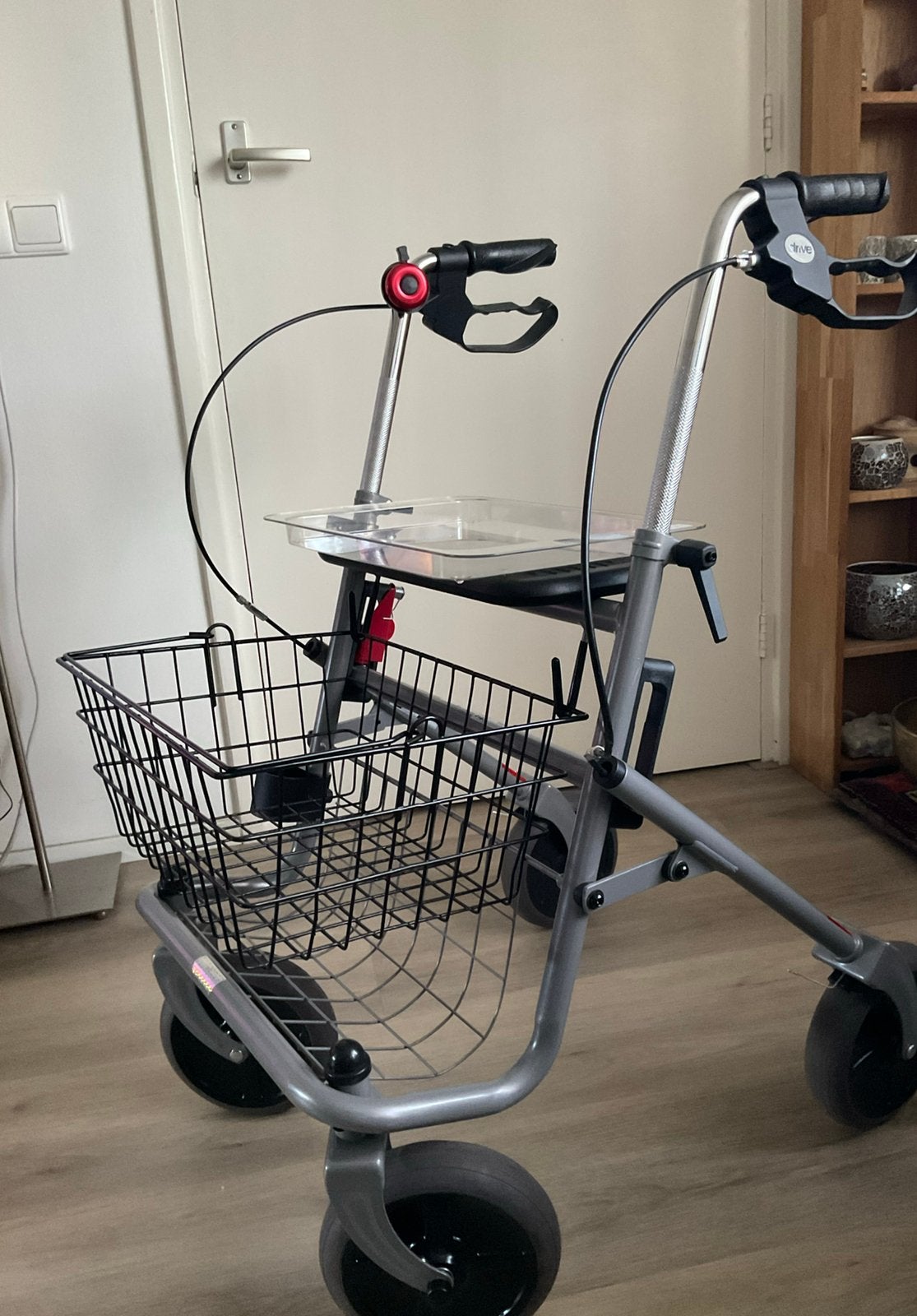 Bijna nieuwe rollator slechts paar x gebruikt, Ophalen, Opvouwbaar, Zo goed als nieuw