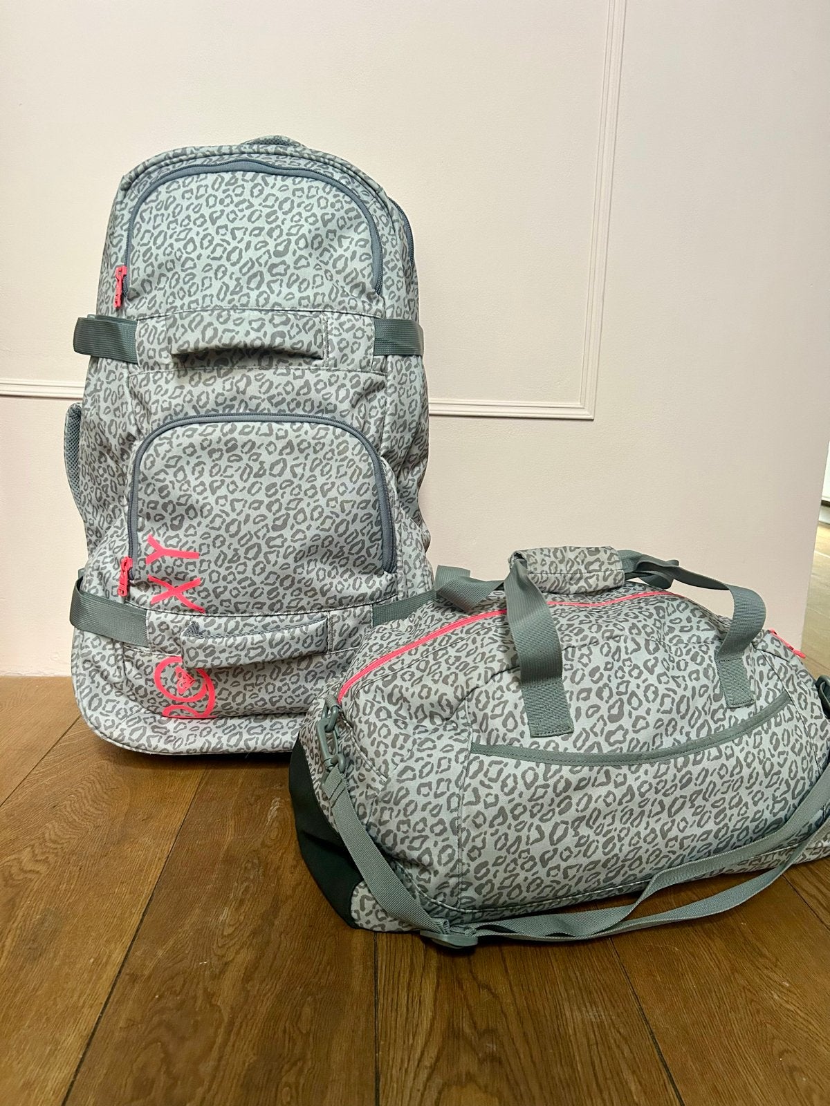 Roxy Koffer (met gratis Duffel Bag), Ophalen, 30 cm of meer, Zo goed als nieuw, Grijs