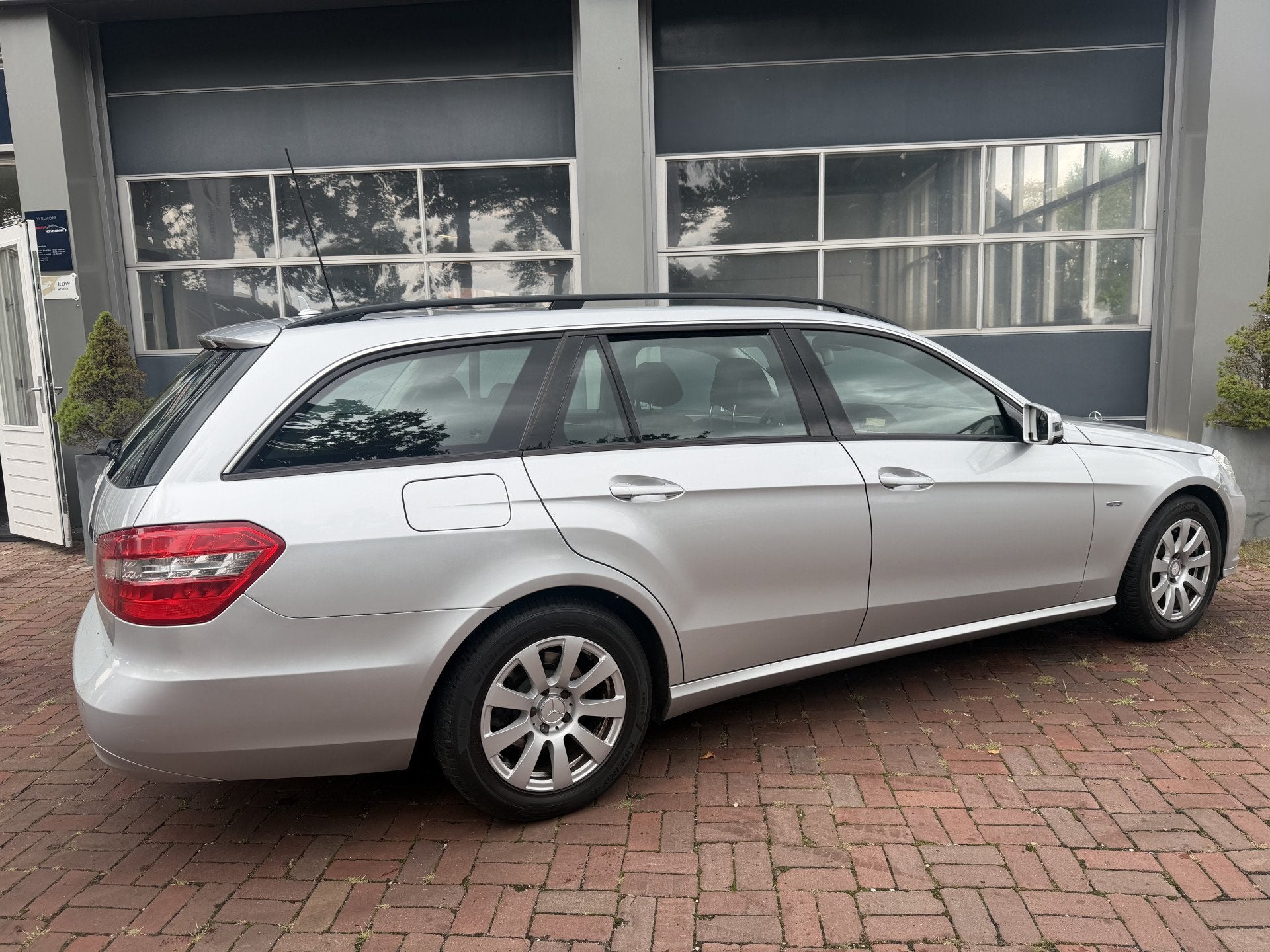 Mercedes-Benz E-Klasse Estate 200 CDI Business Class Avantga, Auto's, Automaat, Gebruikt, Diesel, Grijs