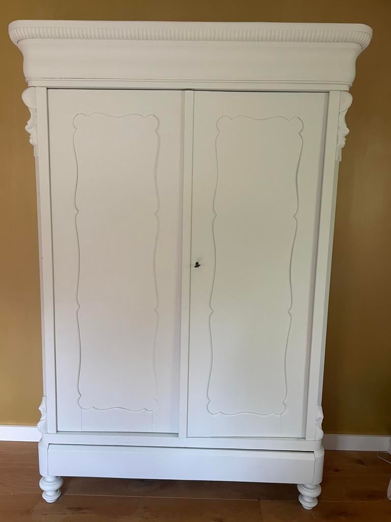 biedermeier kast in zacht witte kleur, Antiek en Kunst, Antiek | Meubels | Kasten, Ophalen