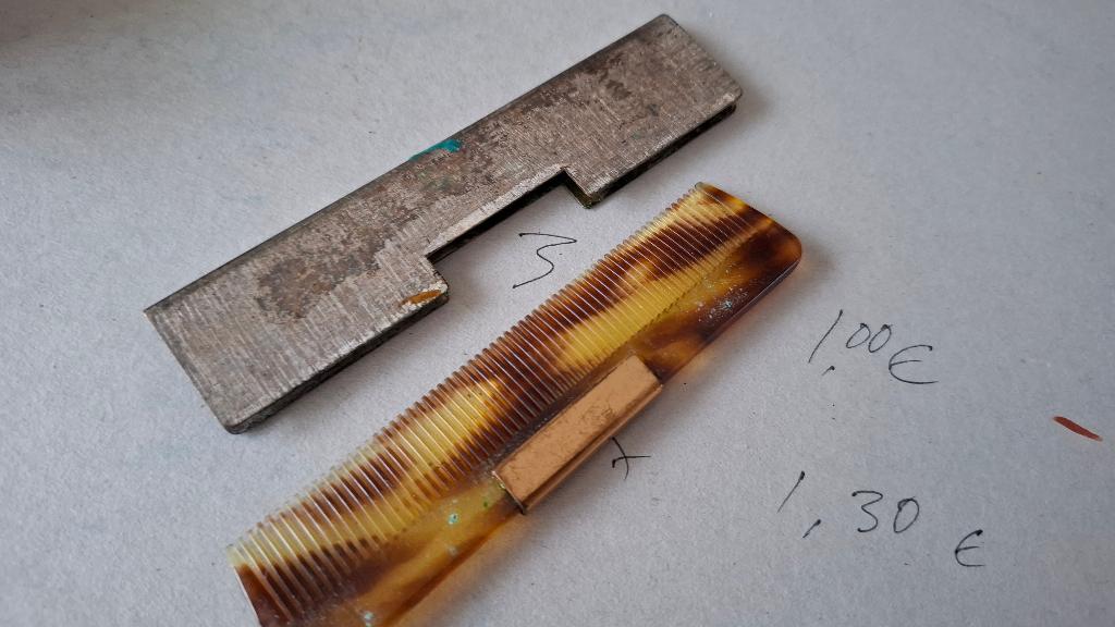 kammetje in metalen hoes, Ophalen of Verzenden, Nieuw, Kam of Borstel