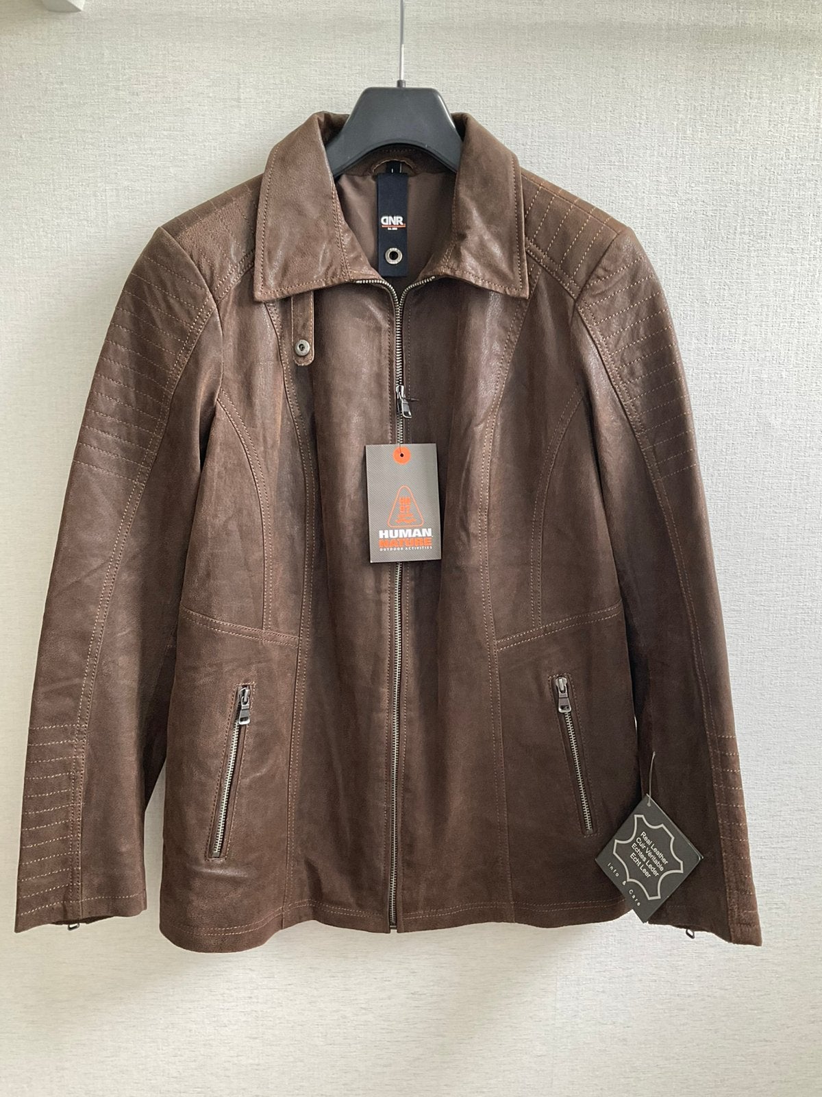 (NIEUW) Human Nature leren jas met kaartjes, maat L, Ophalen of Verzenden, Nieuw, Maat 42/44 (L), Bruin