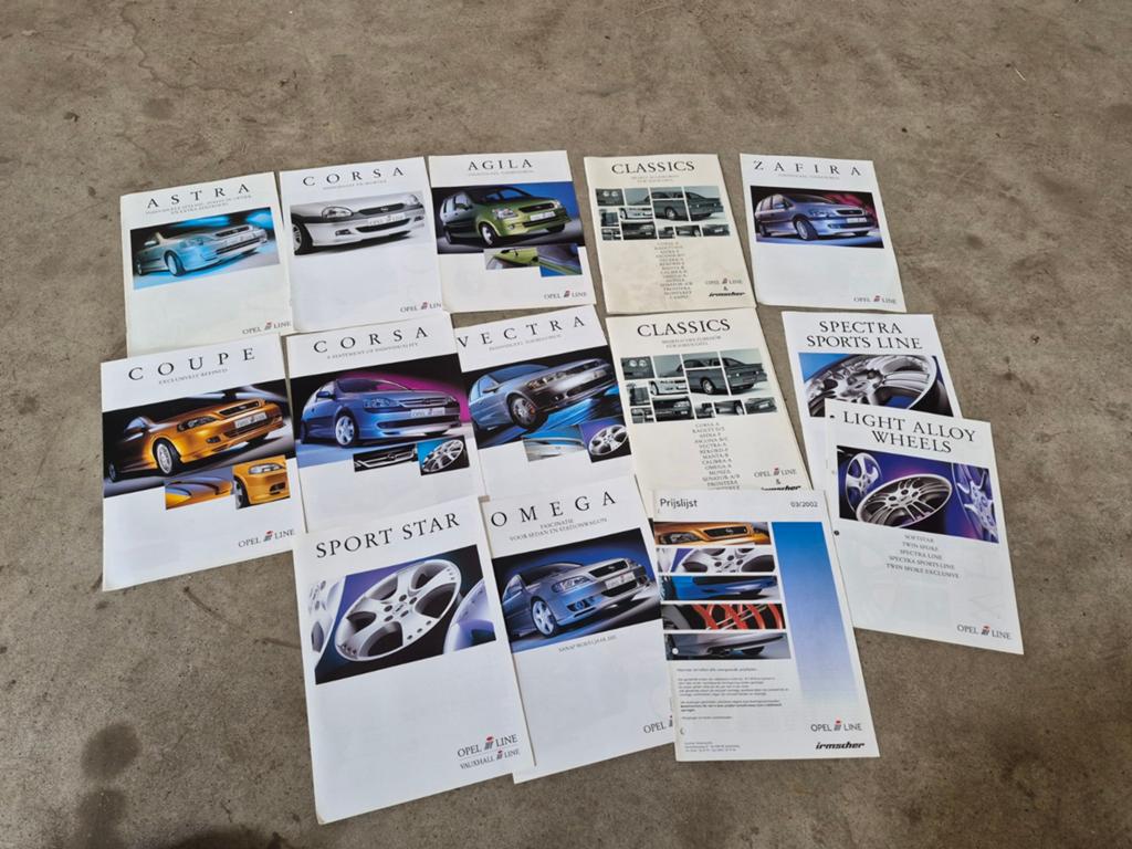 Opel Irmscher Line Dealer Folders - Collectie 2002, Ophalen of Verzenden, Gelezen, Opel