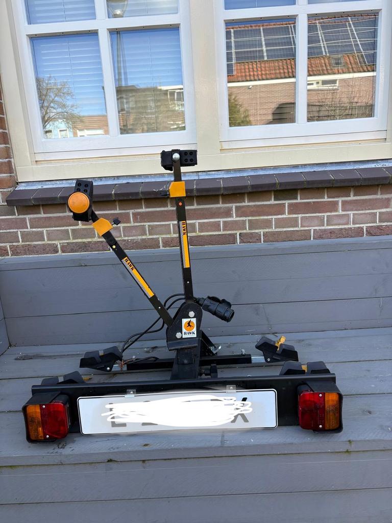 Hawk fietsdrager. Met verlichting, snoer, kentekenplaatklem, Ophalen, Zo goed als nieuw, Trekhaakdrager
