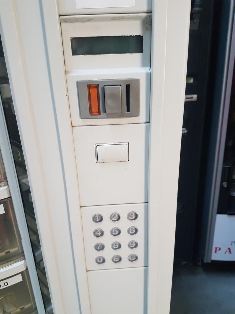 Aardbeien/ kersen automaat gekoeld, Verzamelen, Automaten | Overige, Ophalen