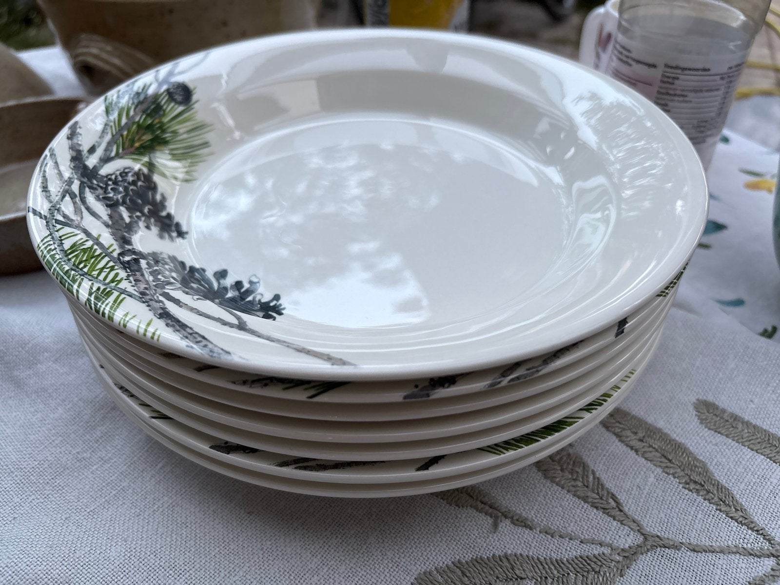 8 Gien Garrigue borden, 23 cm, met dennenappelmotief, Ophalen, Gebruikt, Overige merken, Keramiek