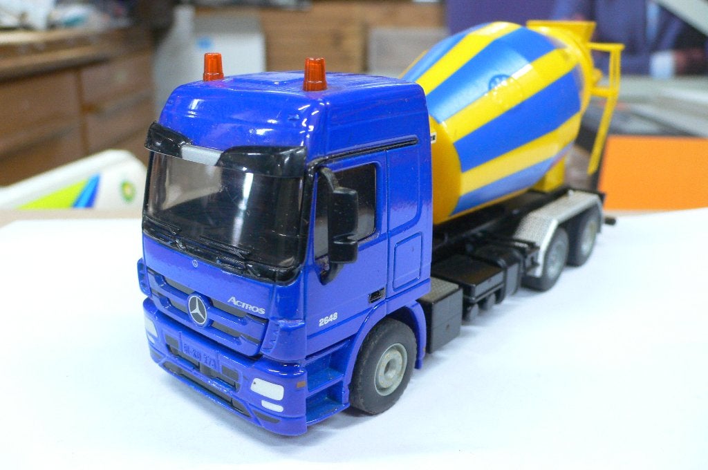 mercedes actros betonmixer - siku  1/55, Verzenden, Nieuw, Bus of Vrachtwagen