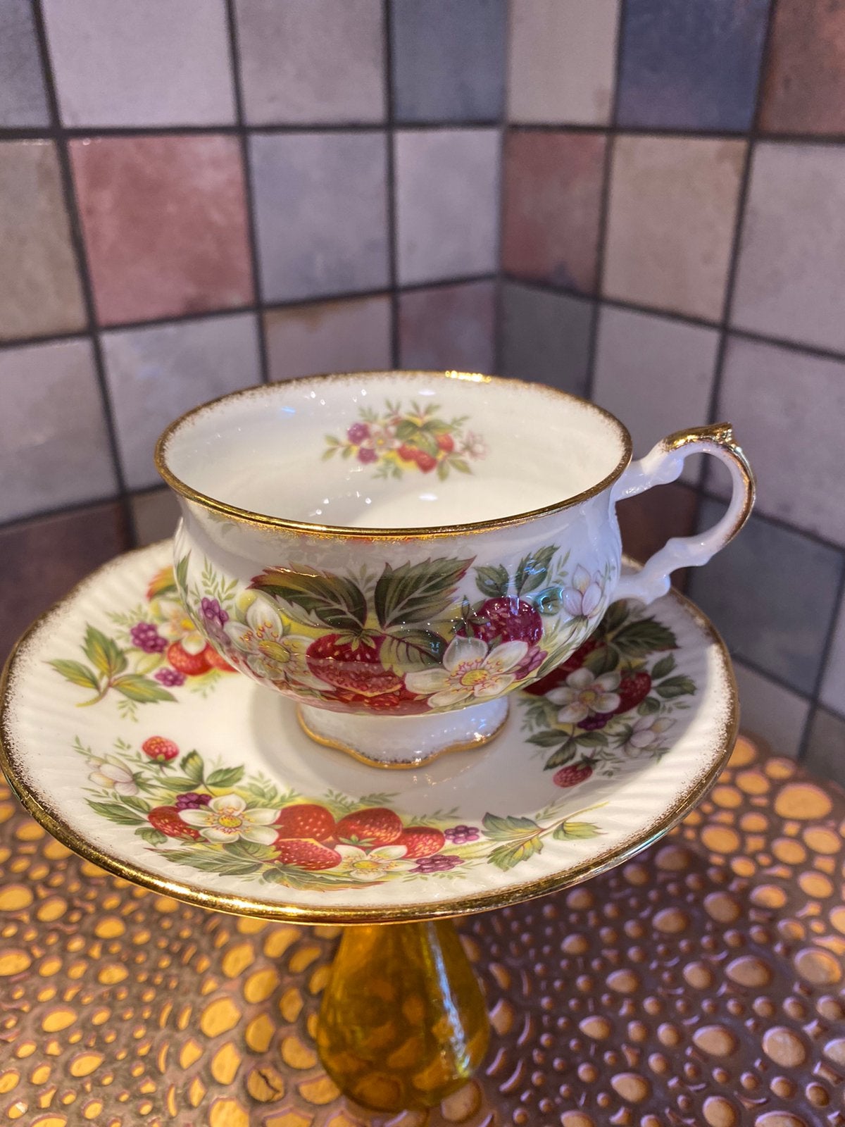 Elizabethan,fine bone China,vintage kop en schotel,prachtig, Antiek en Kunst, Antiek | Servies los, Ophalen of Verzenden