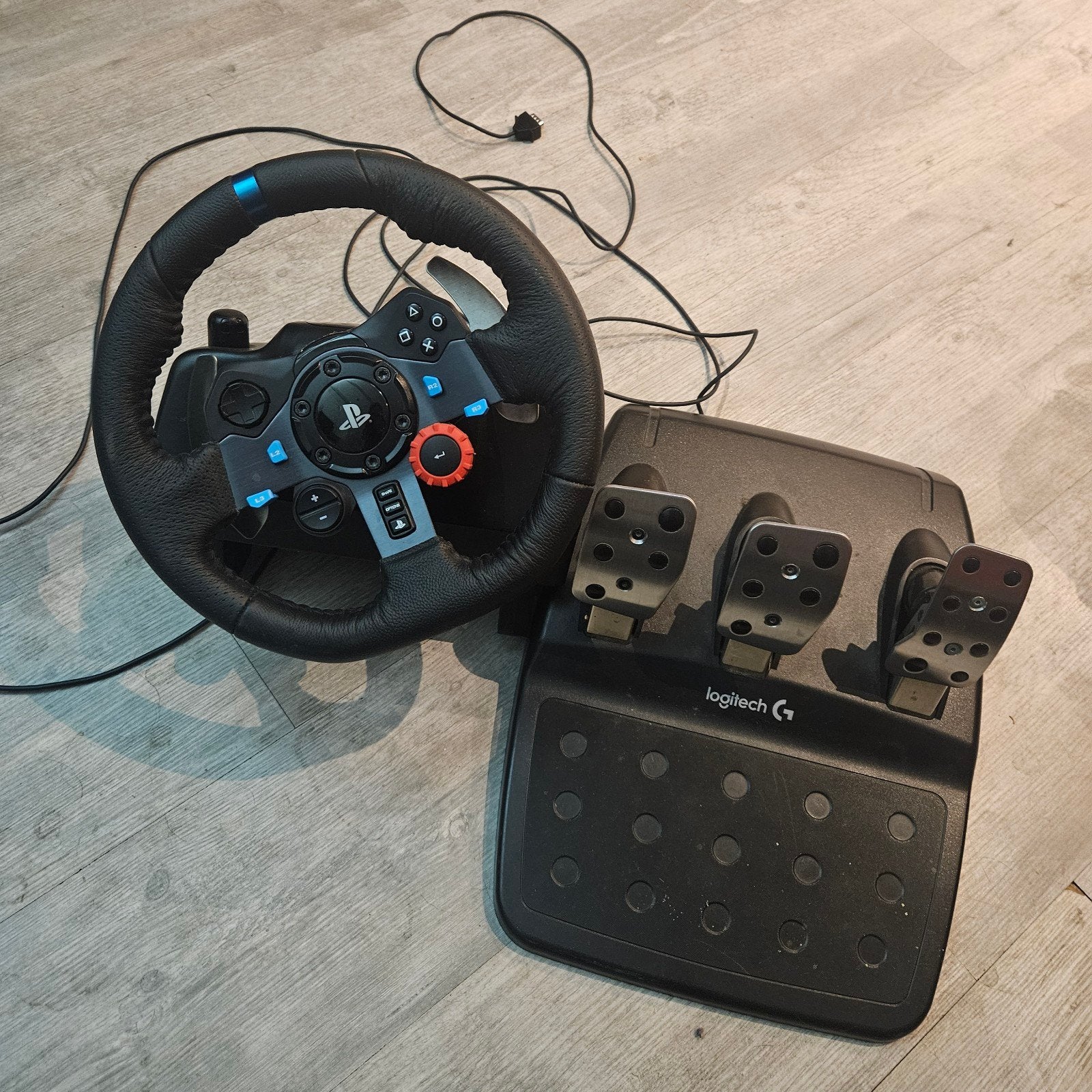 Logitech G29 Driving Force racestuur met pedalen PlaySta, Spelcomputers en Games, Ophalen of Verzenden, Zo goed als nieuw, Stuur of Pedalen