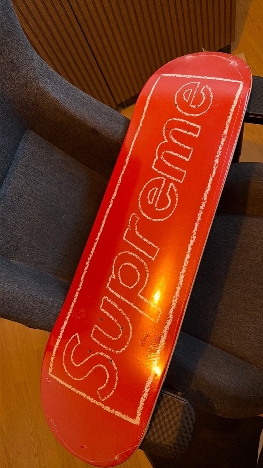 Supreme Kaws chalk red skateboard, Ophalen of Verzenden, Zo goed als nieuw