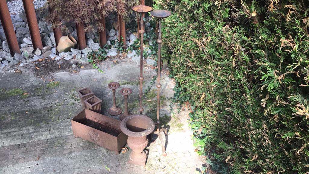 Set van gietijzeren plantenbakken en kandelaars, Tuin en Terras, Gebruikt, 100 cm of meer, Ophalen of Verzenden, Binnen