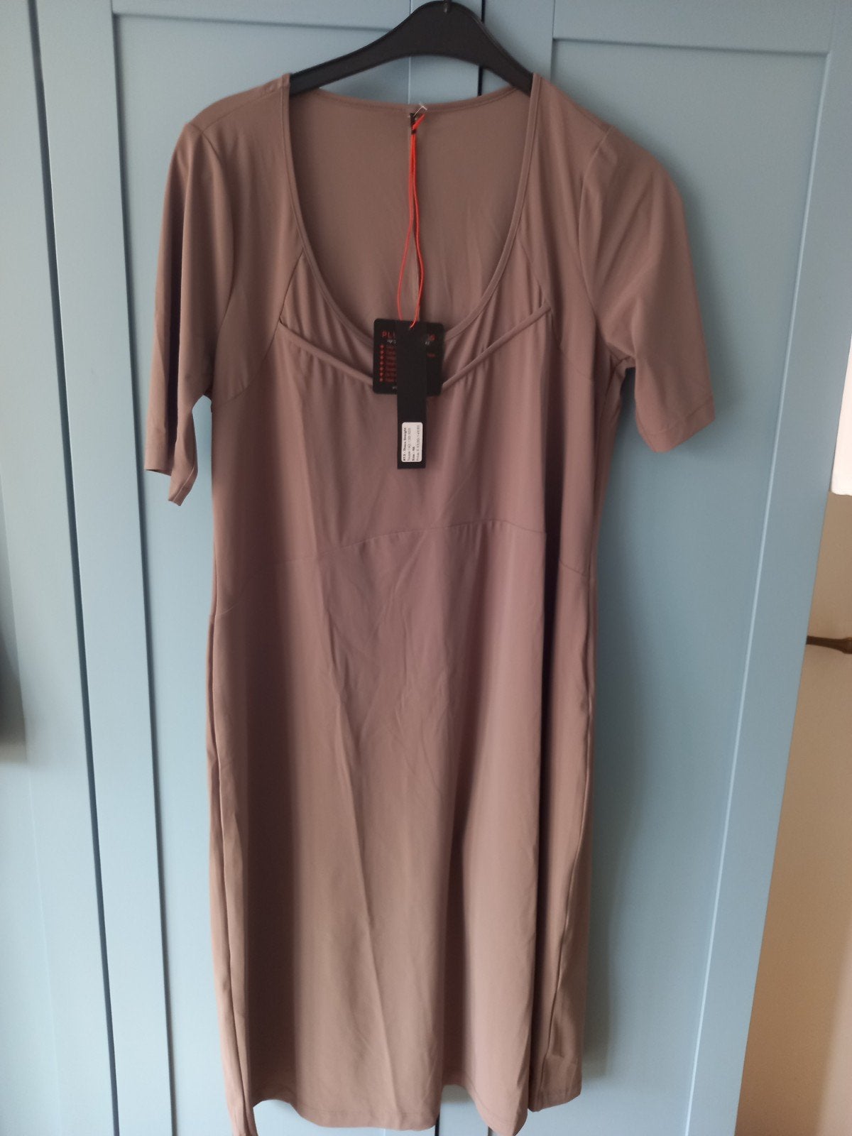 Dress straight plus basics maar 46 .kleur Taupe., Ophalen of Verzenden, Zo goed als nieuw, Jurk