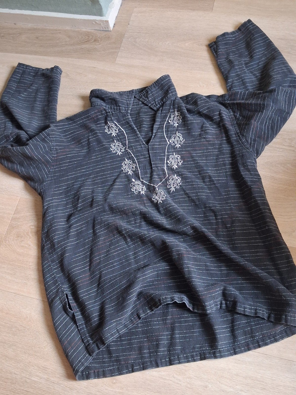 Donkergrijs gestreept shirt met lange mouwen, Maat 38/40 (M), Zwart, Ophalen of Verzenden, Onbekend