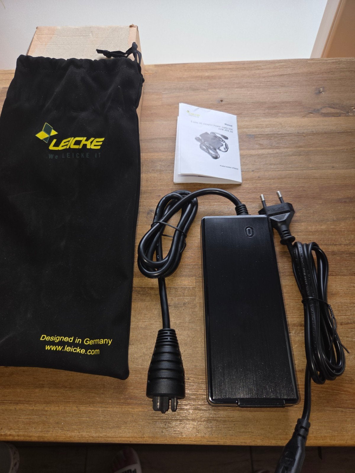 Nieuwe Leicke E-bike Adapter Oplader 42V 2A (NT03425), Fietsen en Brommers, Fietsaccessoires | Fietsaccu's, Ophalen of Verzenden