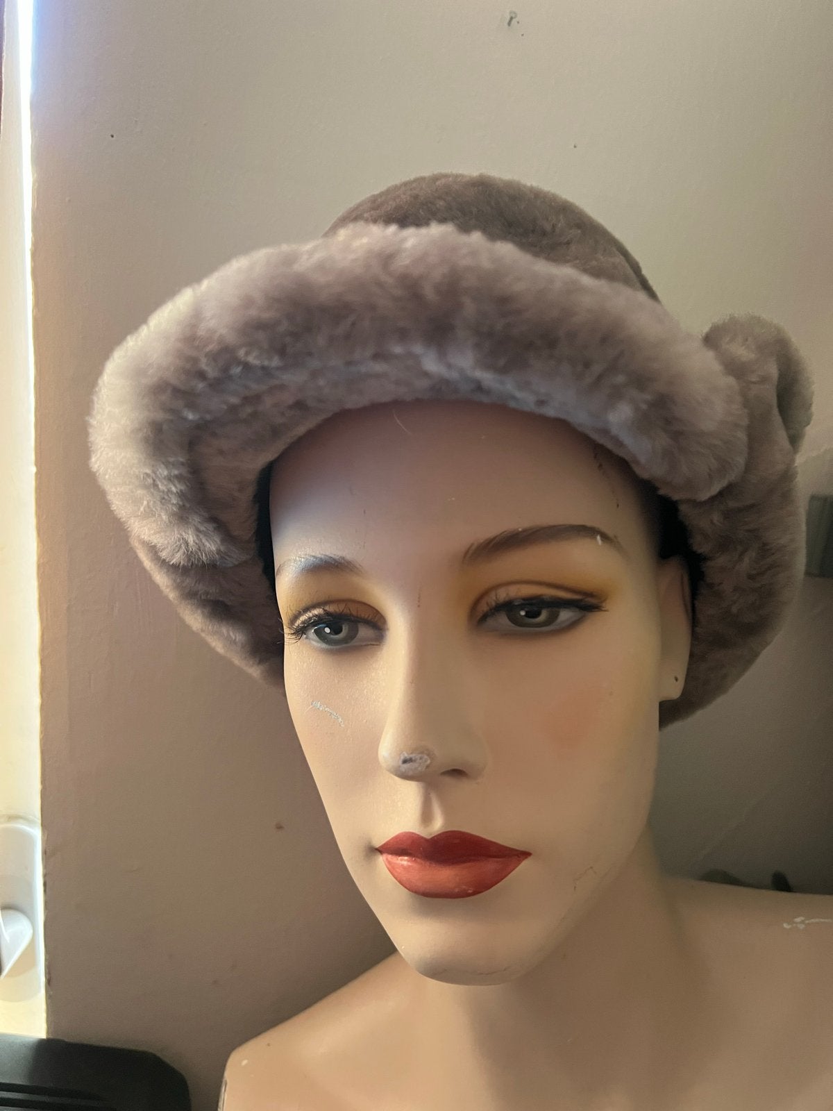 Vintage (60s/70s) Faux Fur Dameshoed Maat 57 - DDR Stijl, Ophalen of Verzenden, Gedragen, Hoed