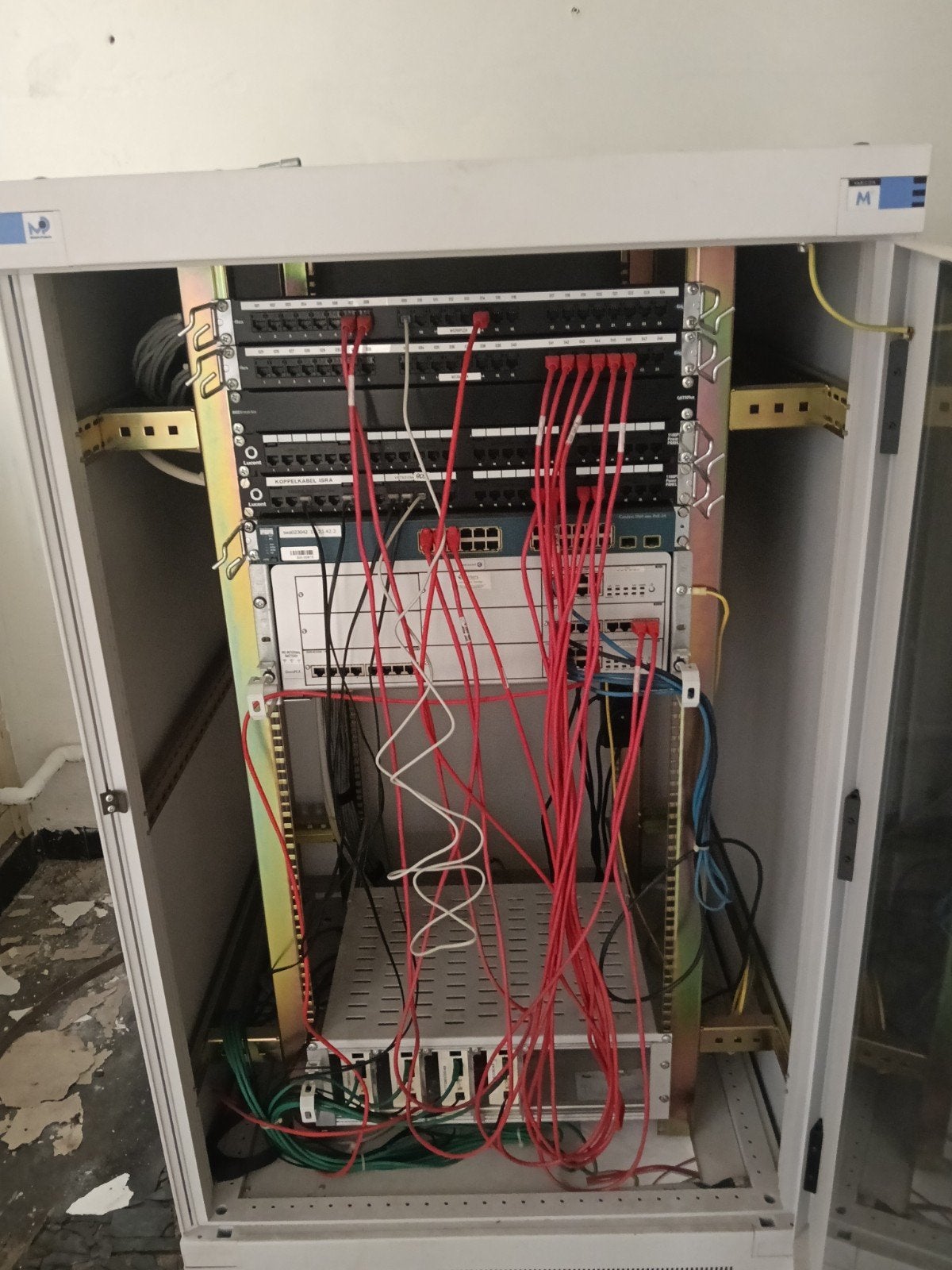 serverkast data inclusief de serverkasten die erin zitten.., Ophalen
