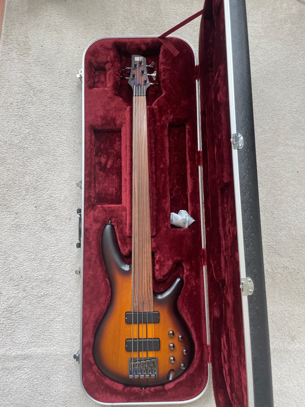 Ibanez SRGR fretloze basgitaar met koffer, Ophalen, Zo goed als nieuw, Elektrisch, 5-snarig