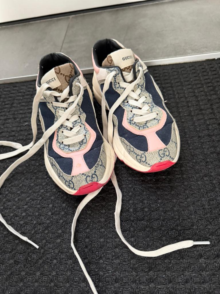 Gucci schoen, Ophalen of Verzenden, Zo goed als nieuw, Zwart, Sneakers of Gympen