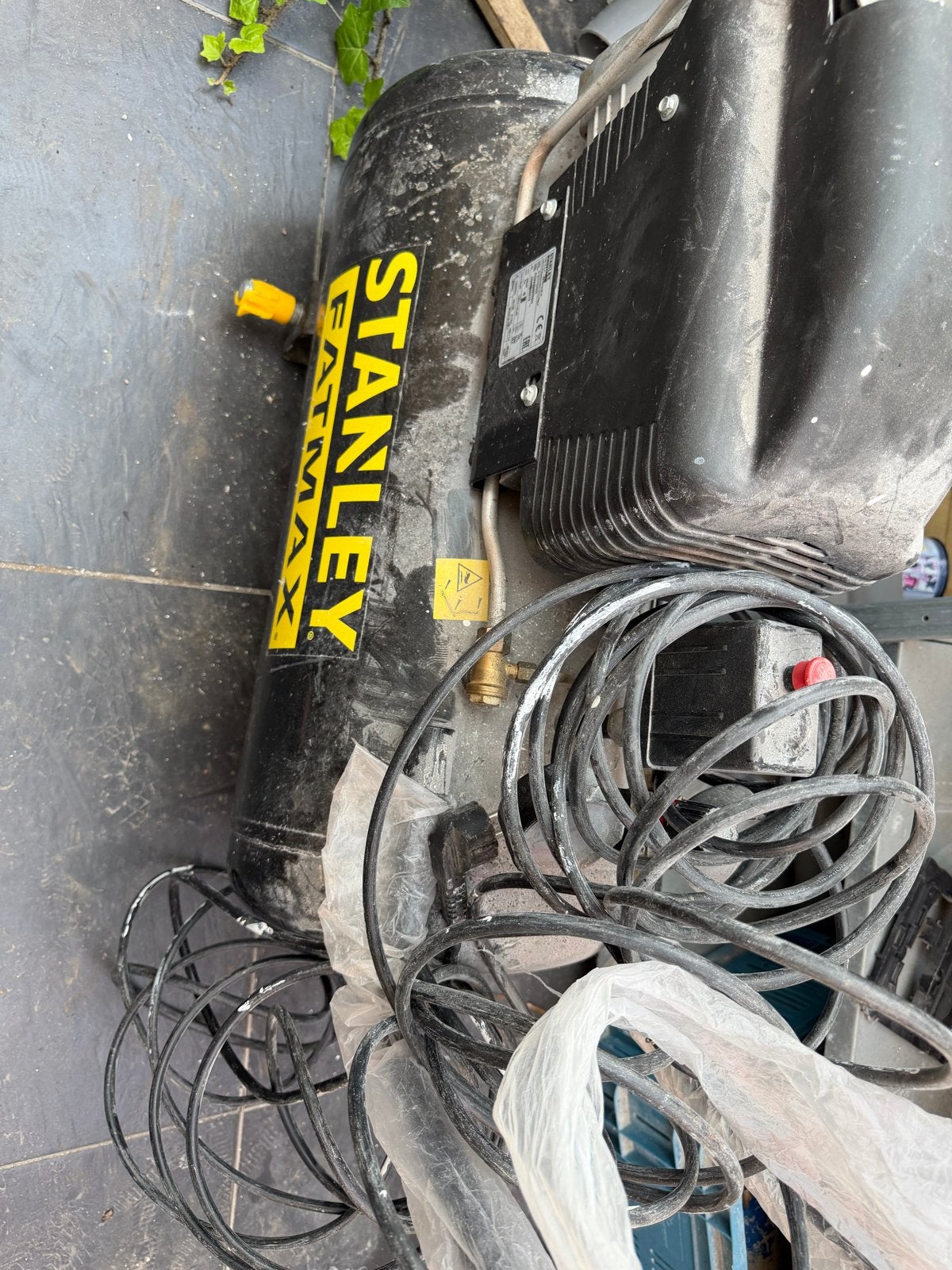 Stanley Fatmax luchtcompressor - Gebruikt, Doe-het-zelf en Verbouw, Gebruikt, 6 tot 10 bar, Ophalen of Verzenden, 25 tot 100 liter