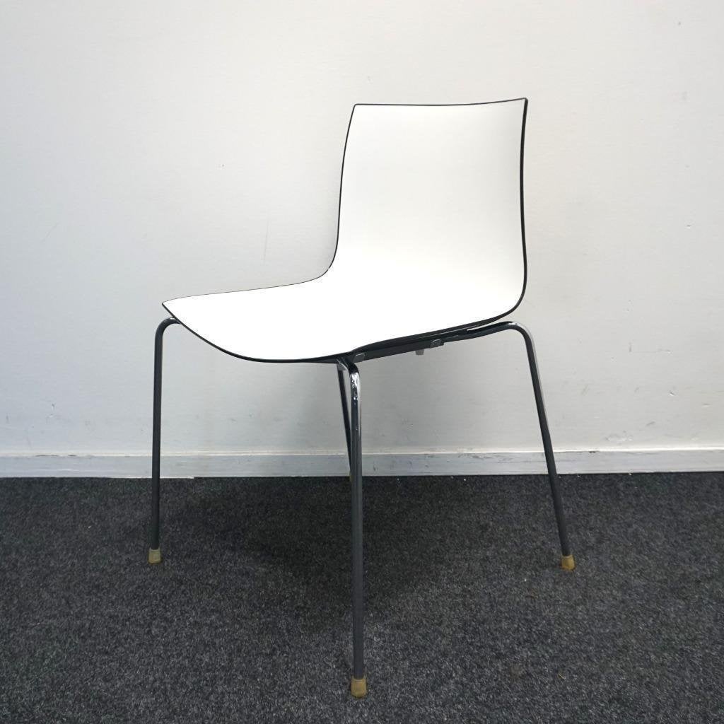 Arper Catifa 46 Design Stoelen | Wit / Zwart | Kunststof