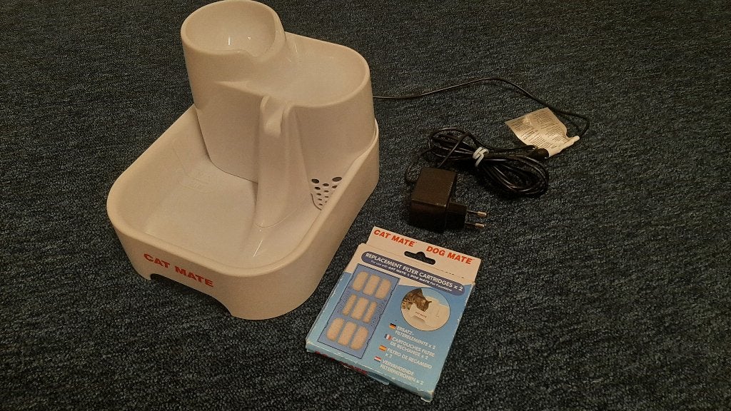 Cat mate Drinkfontein met nieuwe filter, Dieren en Toebehoren, Ophalen of Verzenden, Gebruikt
