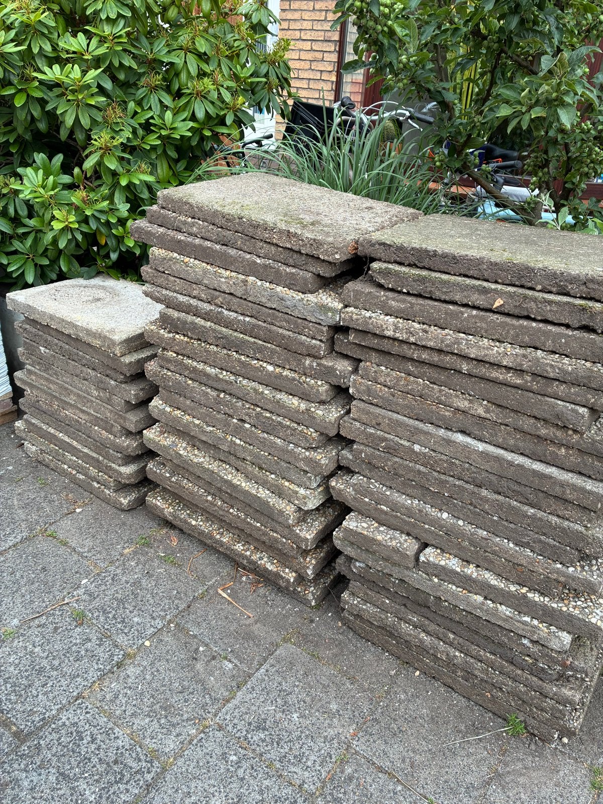 Gebruikte beton en grind terrastegels - 60 bij 40, Tuin en Terras, Tegels en Klinkers, Ophalen, Gebruikt, 10 m² of meer, Beton