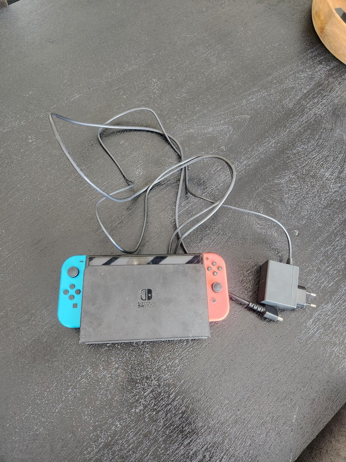 Nintendo Switch met Dock en Oplader - Goede Staat, Spelcomputers en Games, Ophalen, Gebruikt, Met 2 controllers, Switch Original