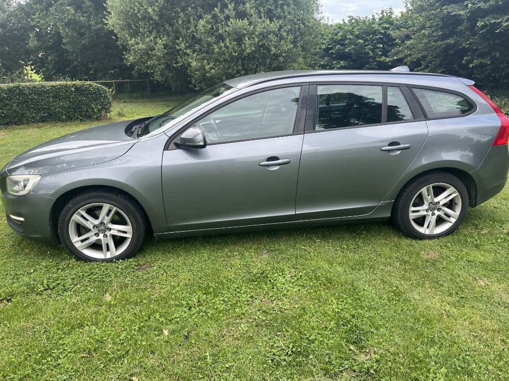 Volvo V60 2.0 ltr T. Diesel, Auto's, Voorwielaandrijving, Dealer onderhouden, Stof, Zwart