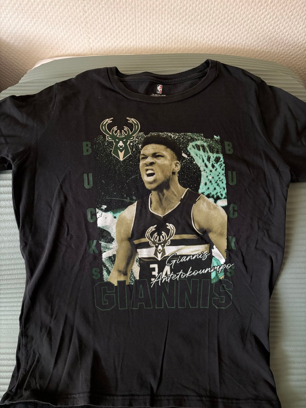 NBA Giannis Antetokounmpo Milwaukee Bucks T-shirt, Ophalen of Verzenden, Zo goed als nieuw, Jongen of Meisje, Shirt of Longsleeve