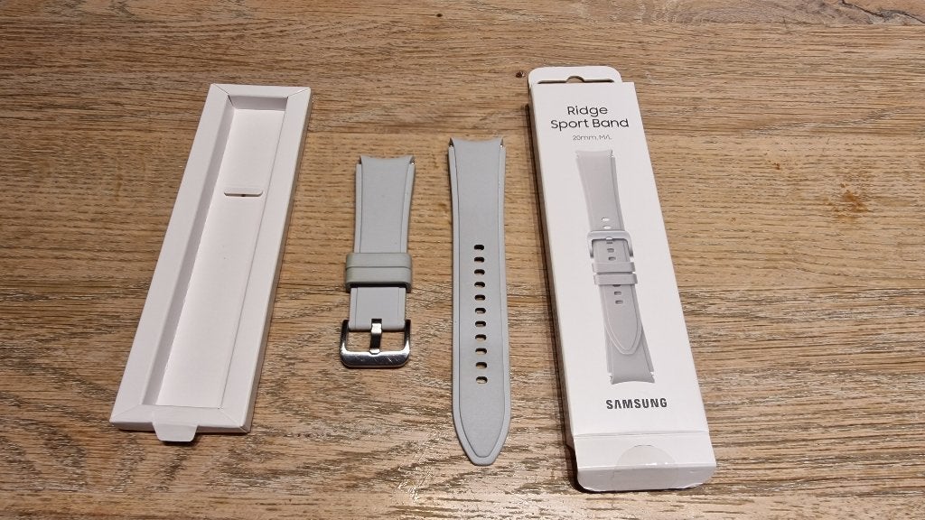 Samsung ridge sport band grijs 20mm M/L, Nieuw, Samsung ⌚️, Ophalen of Verzenden, Grijs