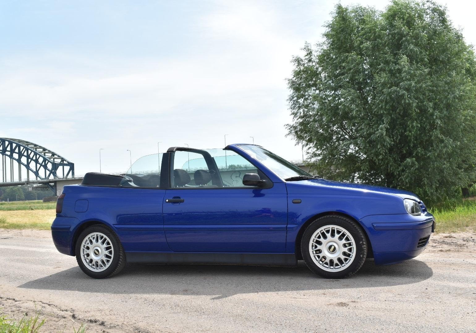 Volkswagen Golf 1.8 Cabriolet 55KW 1999 Blauw, Auto's, Stof, 74 pk, Zwart, 4 cilinders