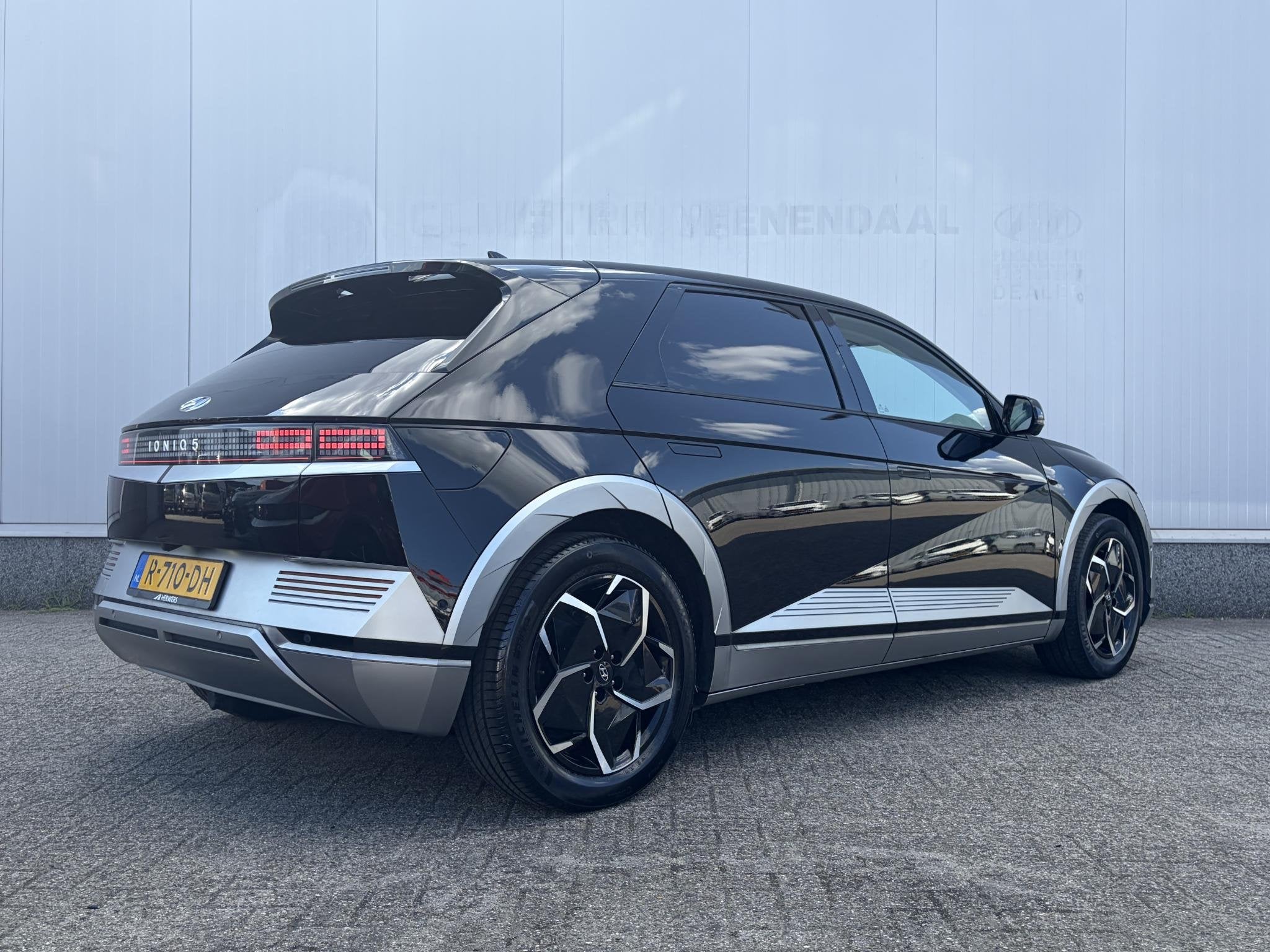 Hyundai IONIQ 5 Lounge 73 kWh / Trekhaak / SOH 100% / Stoel, Automaat, Achterwielaandrijving, Gebruikt, Zwart