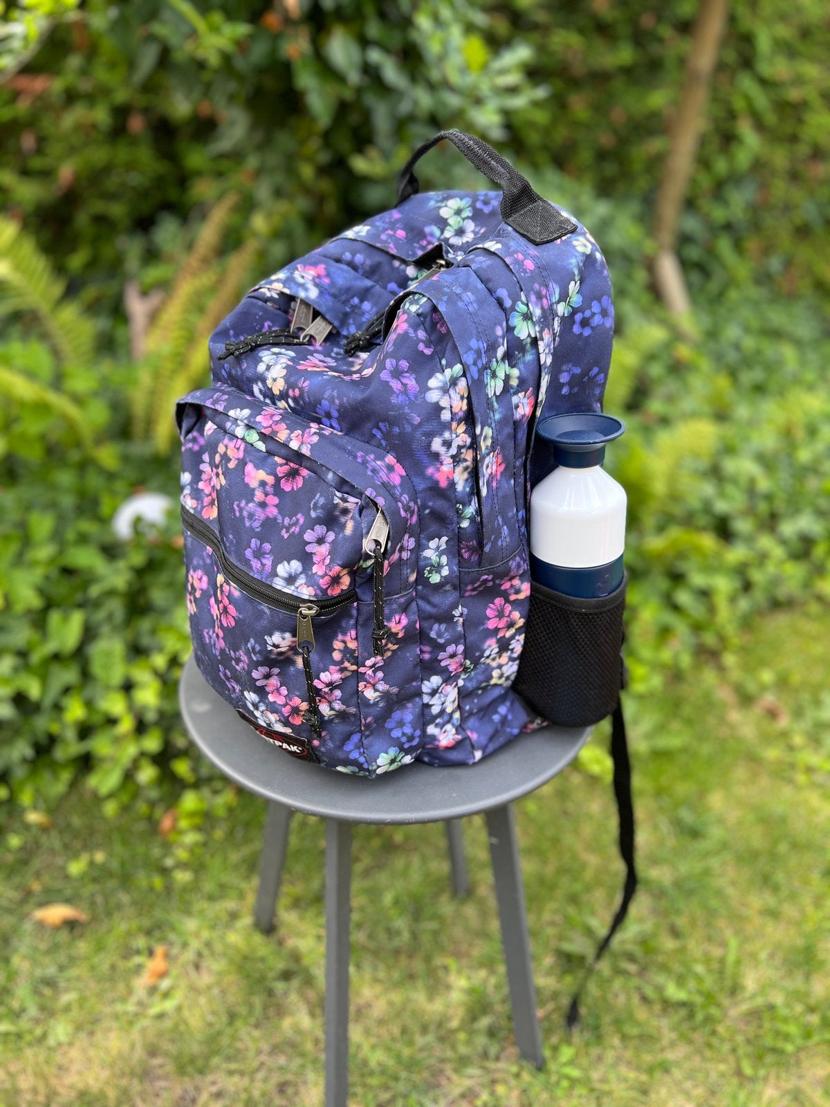 Eastpak morius floral bloom navy, Sieraden, Tassen en Uiterlijk, Tassen | Schooltassen, Gebruikt, 30 tot 40 cm, Blauw, Rugtas