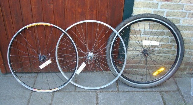 3 fiets voorwielen 28": sport- toer -oma/transport à €2,50, Zo goed als nieuw, Racefiets, Aluminium, Ophalen