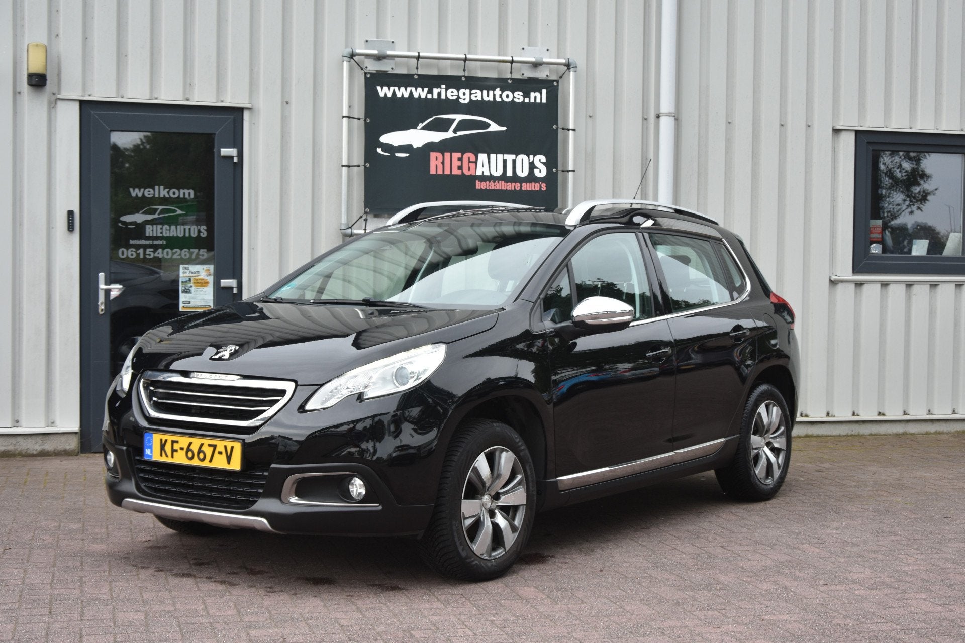 Peugeot 2008 1.2 111PK Allure. LMV, CLIMA, Trekhaak, Hoogzit, Auto's, Gebruikt, Euro 6, 1270 kg, Bedrijf