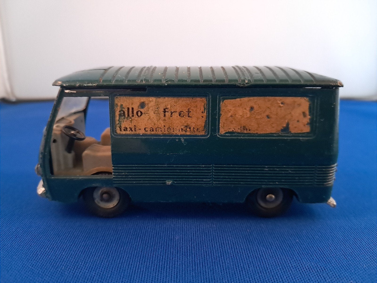 Dinky Toys 570 Peugeot J7 Fourgon 'Allo Fret' - Vintage, Overige merken, Gebruikt, 1:50 of kleiner, Auto