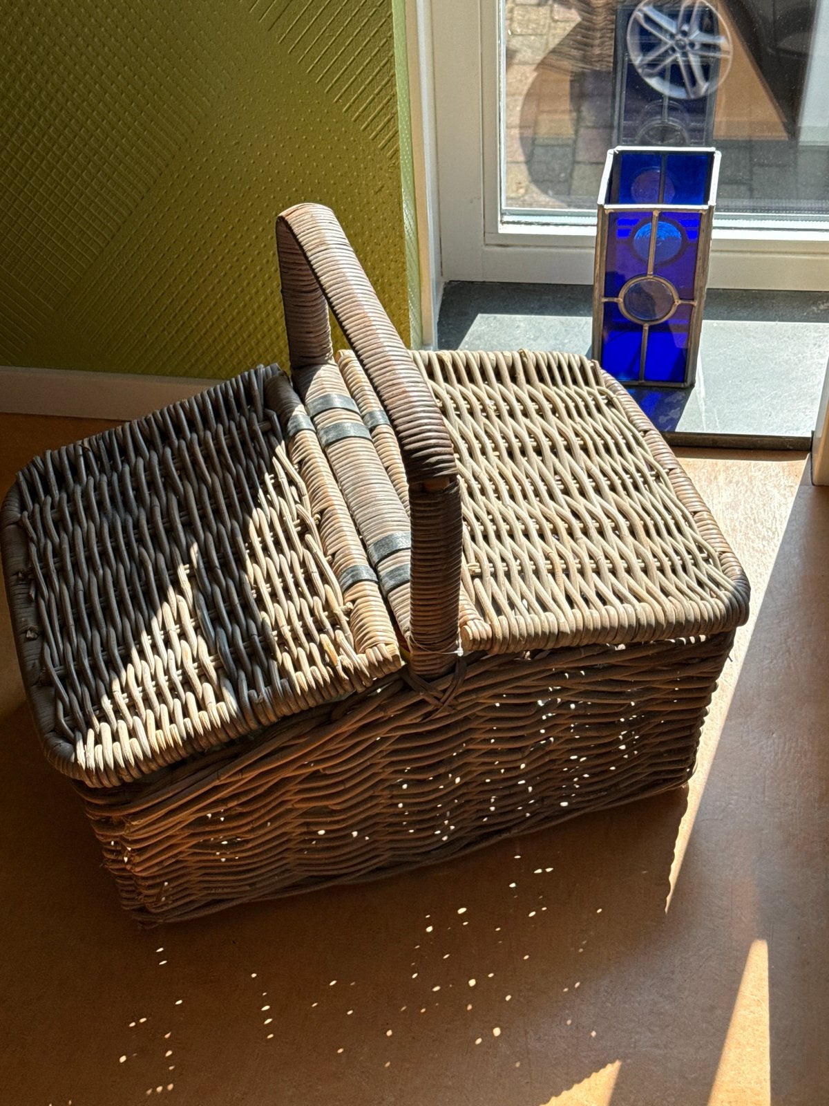 Grote Vintage rieten picknickmand met handvat, Ophalen of Verzenden, Gebruikt, Zonder inhoud