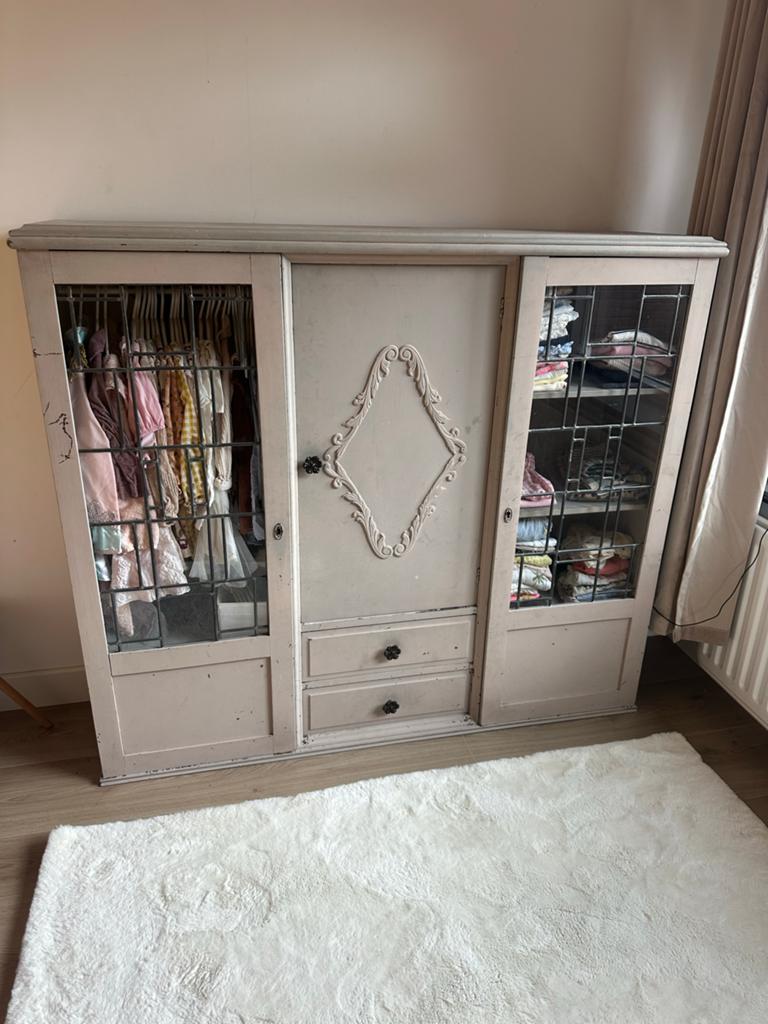 Vintage kast met glas in lood - buffet of babykamer, Ophalen