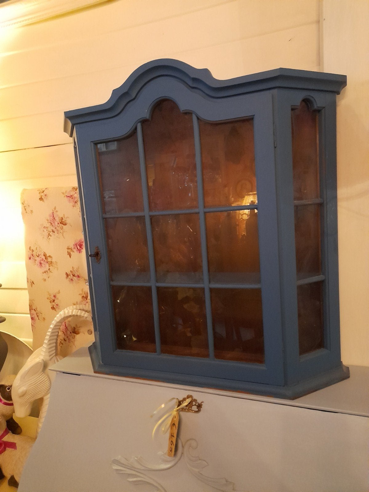Grote wand vitrine, Ophalen, 50 tot 100 cm, Zo goed als nieuw, Minder dan 100 cm