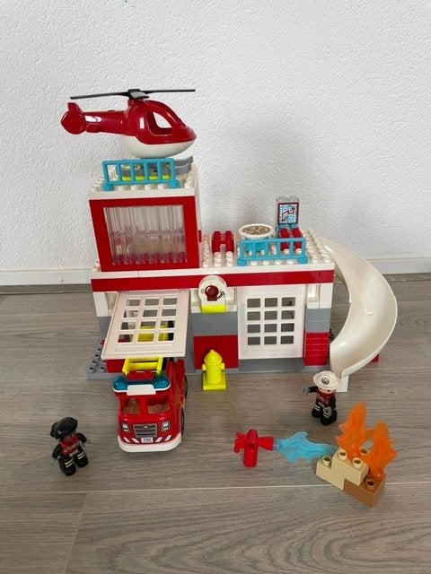 Lego 10970 duplo brandweerkazerne & helikopt, Kinderen en Baby's, Overige thema's, Compleet, Ophalen of Verzenden, Zo goed als nieuw