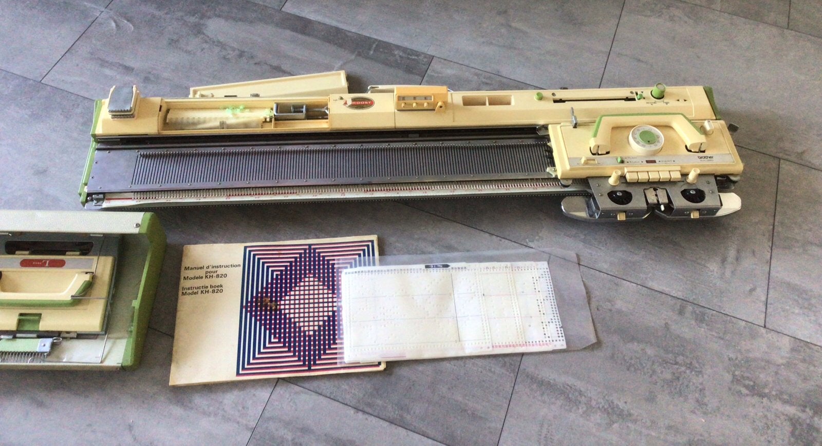 Brother KH-820 fijn breimachine met toebehoren, Ophalen, Gebruikt, Breien, Machine