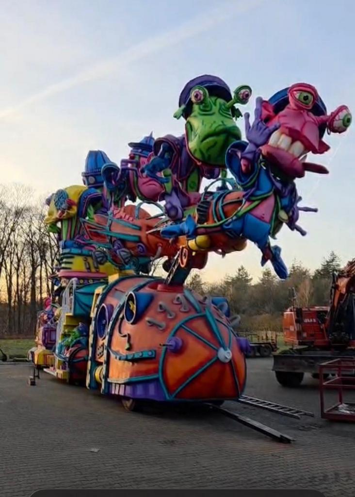 Prachtige polyester carnavalswagen direcr beschikbaar!!, Ophalen
